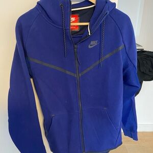 Men Nike tech fleece zip up hoodie